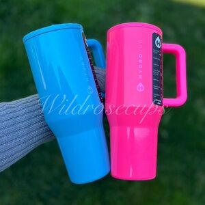 Hydrojug Neon Wave Glossy Blue 32oz Traveler + neon pink flare 32oz BUNDLE